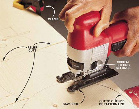 Photo 1: Keep the saw shoe on the workpiece